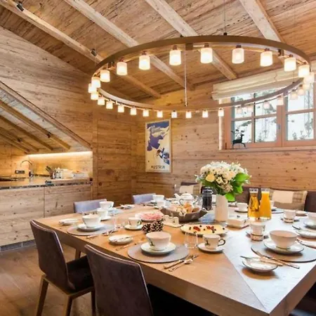 5br Elegant Gestaltete Mit Sauna Villa *