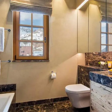5br Elegant Gestaltete Mit Sauna Vila *